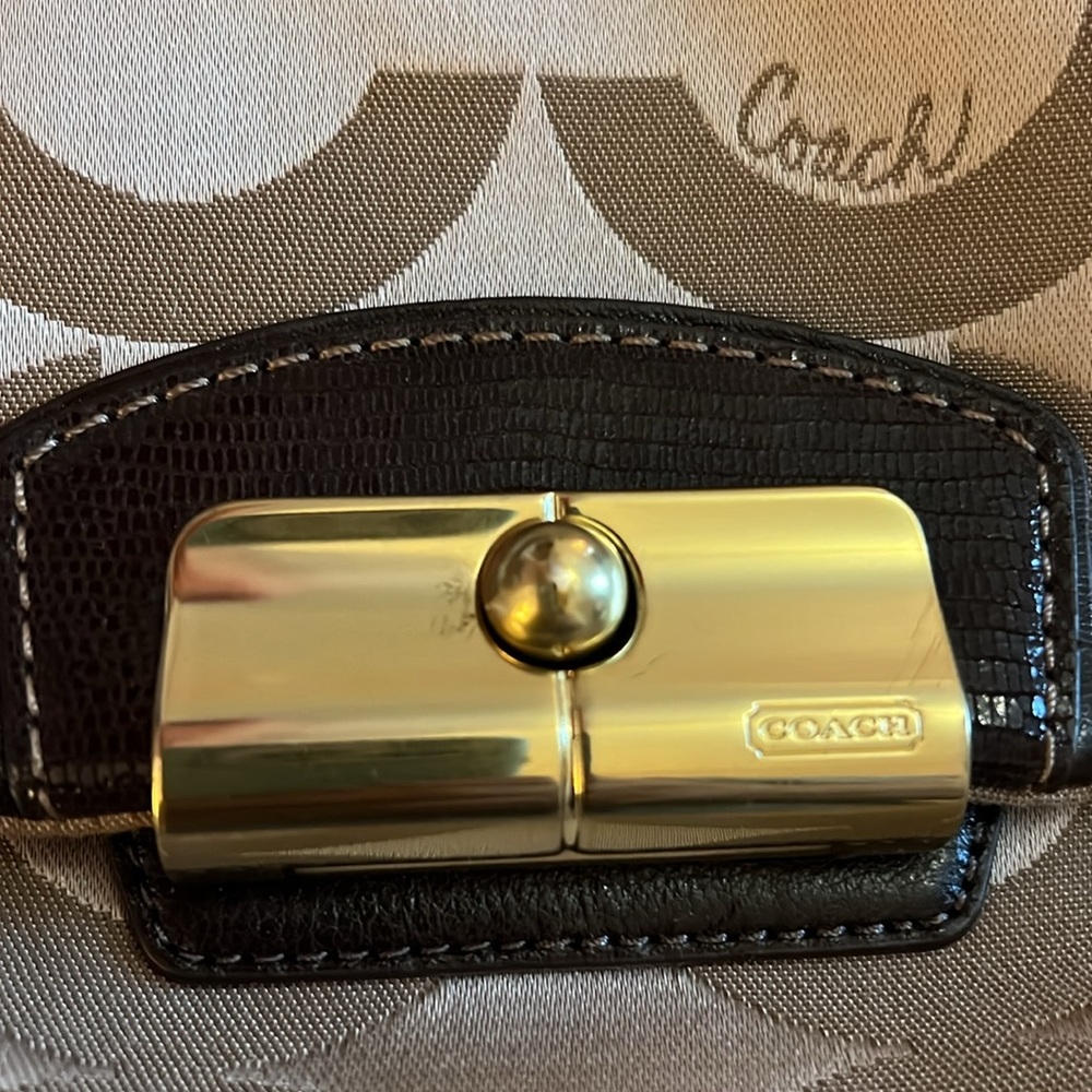 SALE!! DEAL!! Coach Logo Golden Taupe Y2K Hobo Bag w/ Gold Hardware & 2 Straps - Picture 6 of 8